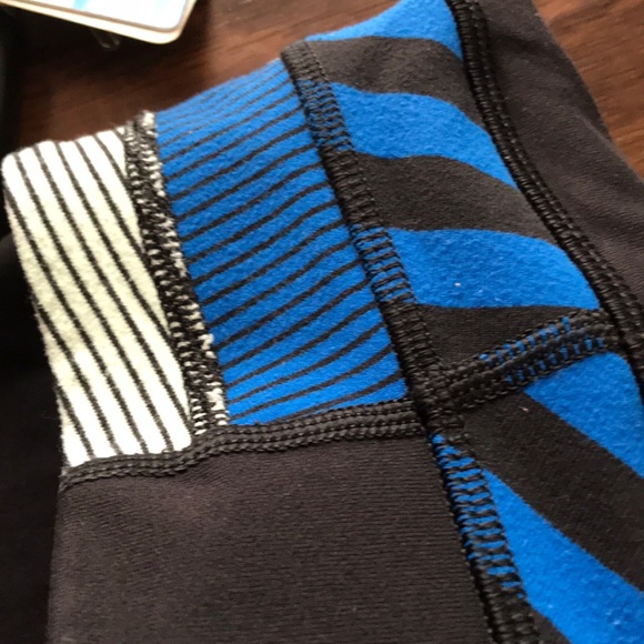 Lululemon shorts size 4 - Picture 7 of 8